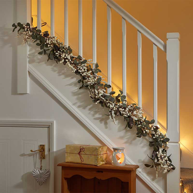 Artificial Wreaths/Garlands